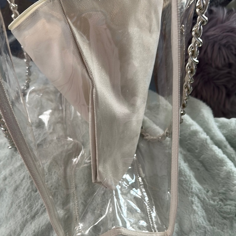 Elizabeth Arden Cream Tote with Modern Transparent Design - Picture 8 of 11